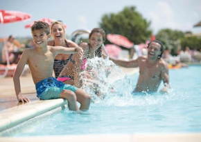  Searles Leisure Resort  Хичам